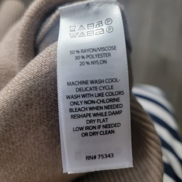 Nicole Miller Sweater - Picture 4 of 6